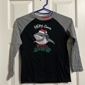 “ Here comes Santa Jaws” Christmas shirt size 6